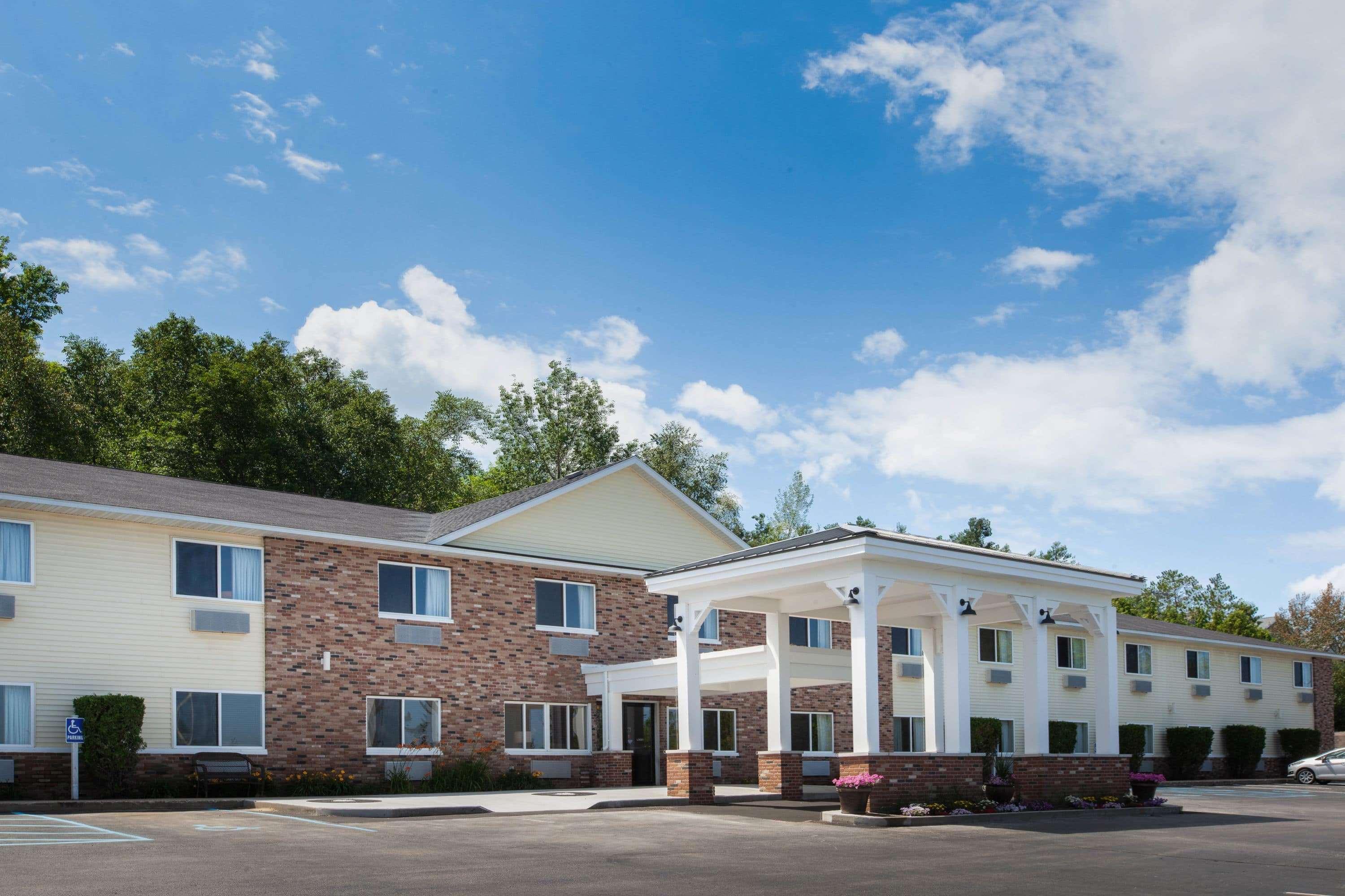Americinn By Wyndham Петоски Екстериор снимка